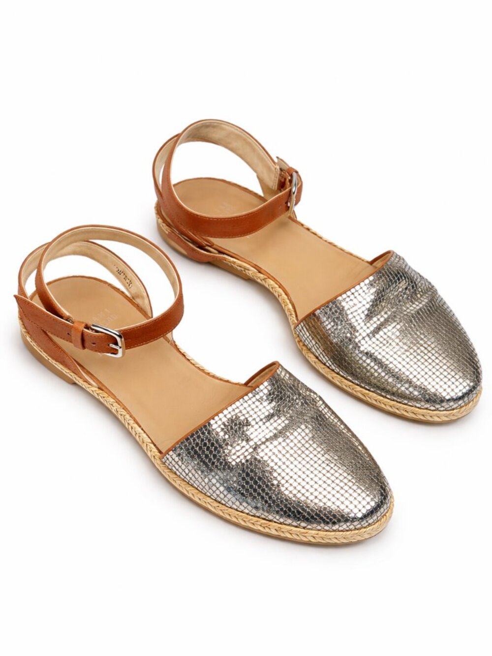 $375 STUART WEITZMAN Armor Silver Roman Mail Flat Sandals NW99615 - Size 10